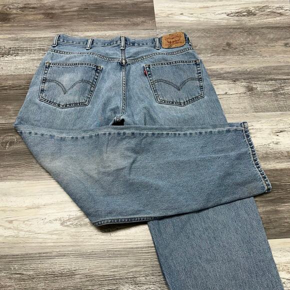Levis 550 Faded Mid Wash Blue Mens 38x32‎ Relaxed Fit Straight Leg Jeans Red Tab - Picture 1 of 13